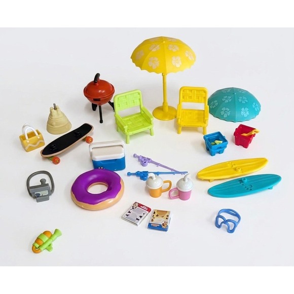 Bluey Other - Bluey Family Large Accessory Lot, Beach, Surfboards, Skateboard, Camera, Grill +